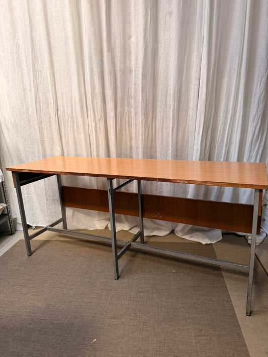 Escriptori vintage d’institut