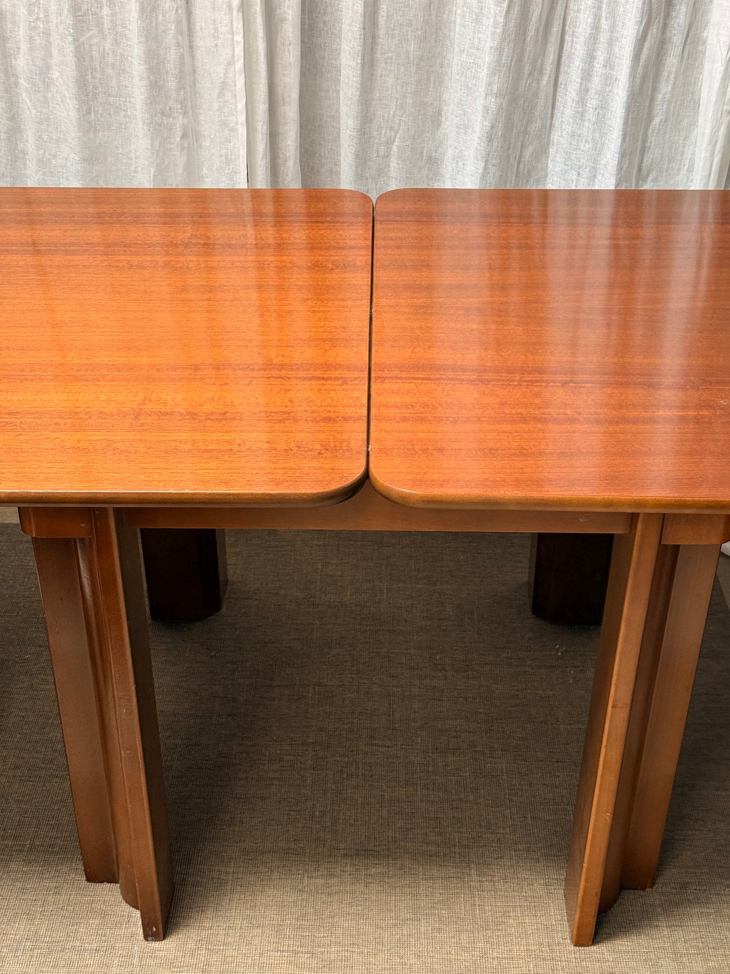 Taula de menjador quadrada extensible